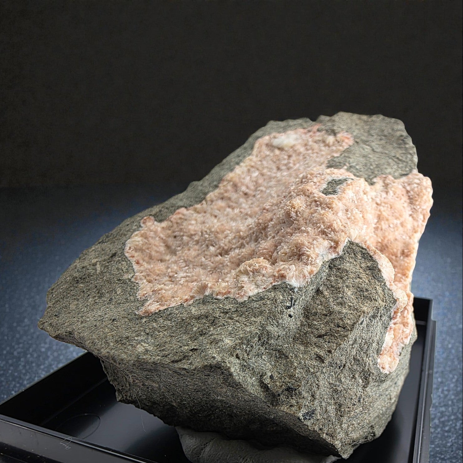 Natrolith-Stufe 0,27 kg +/- 7x7x4 cm