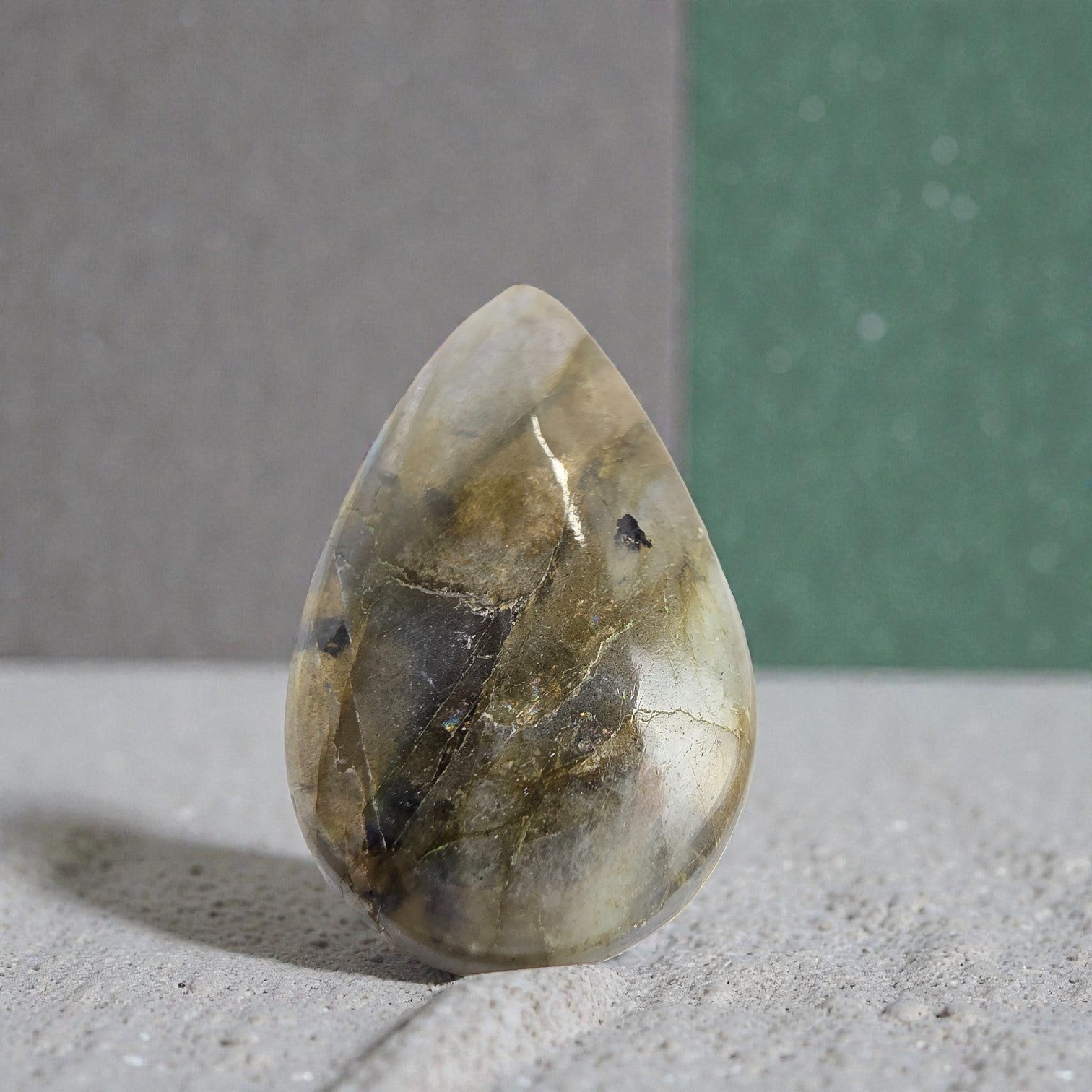 Labradorit (Spektrolith) 0,001 kg +/- 3x1,5x0,5 cm