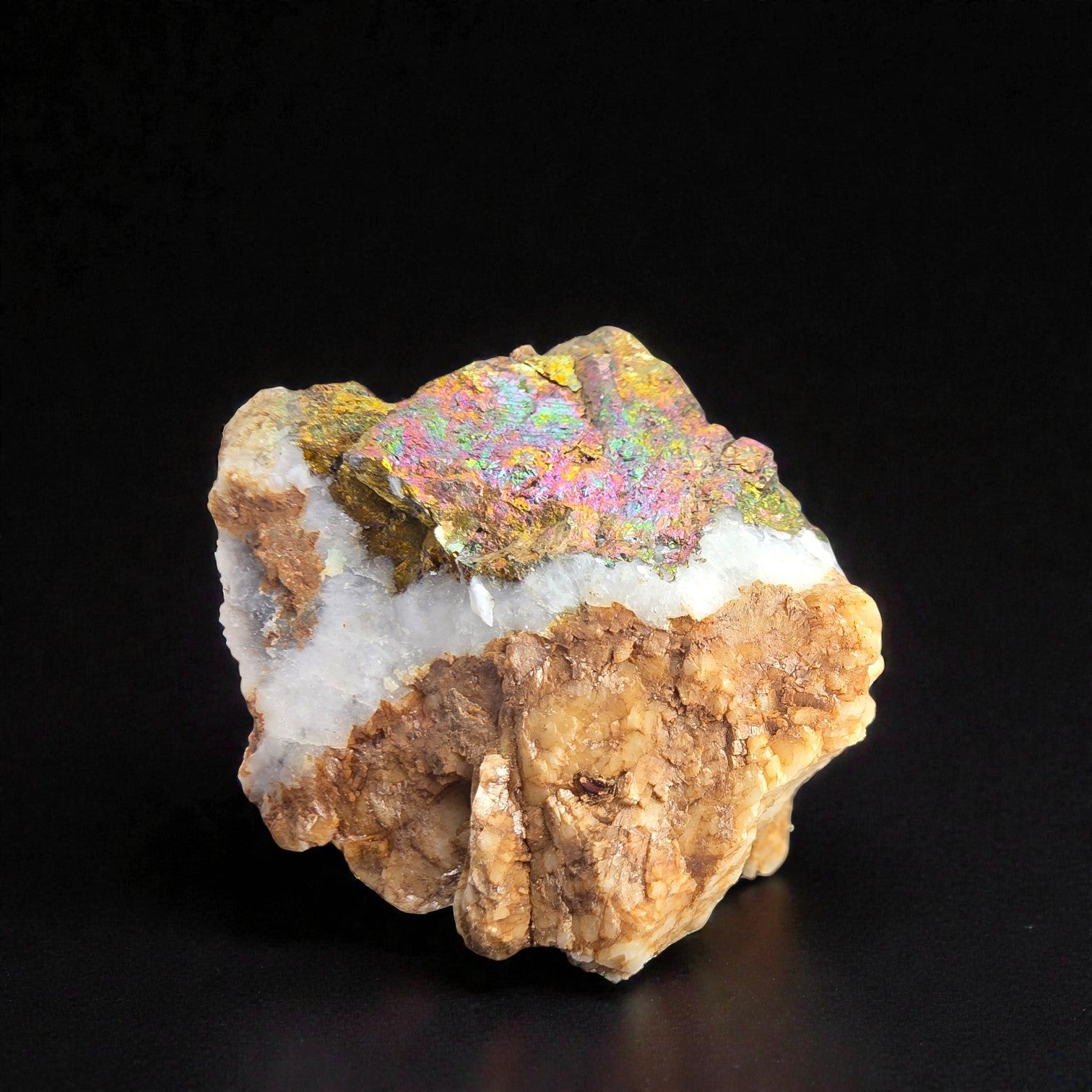 Chalkopyrit mit Quarz auf Siderit 0,03 kg +/- 4x4x2 cm