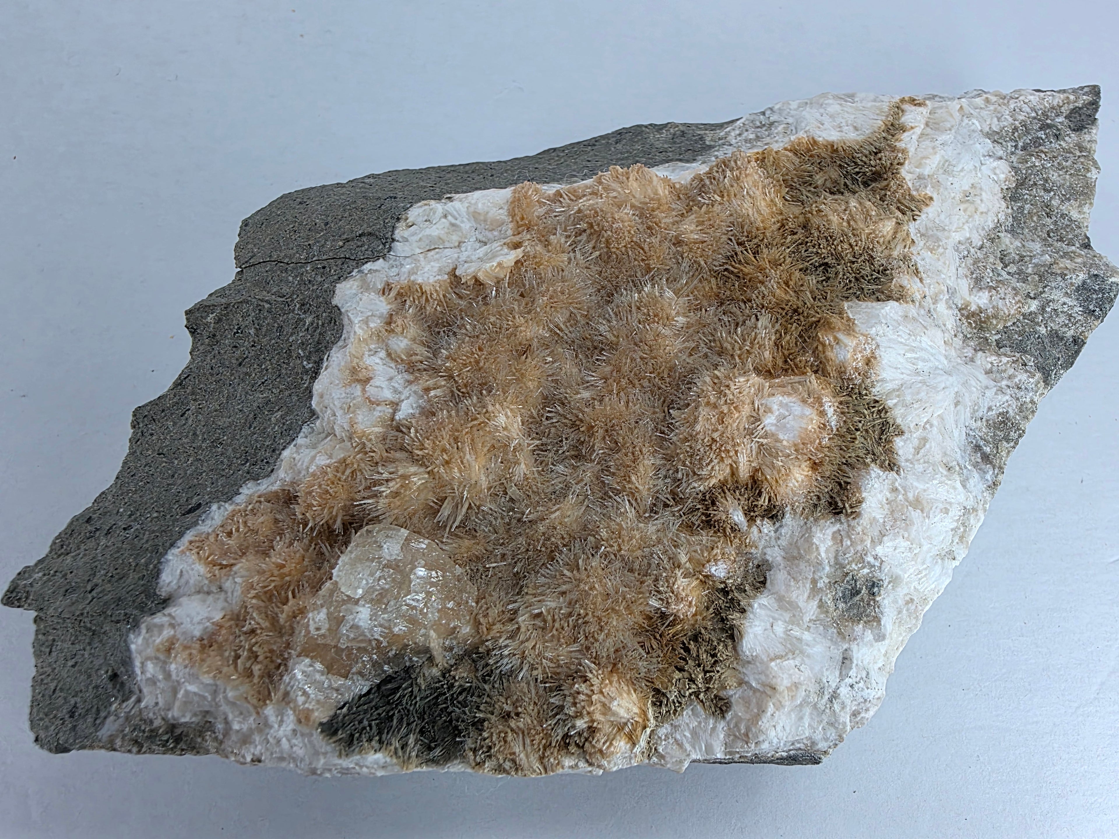 Owkonith 0,533 kg +/- 16x9x3 cm