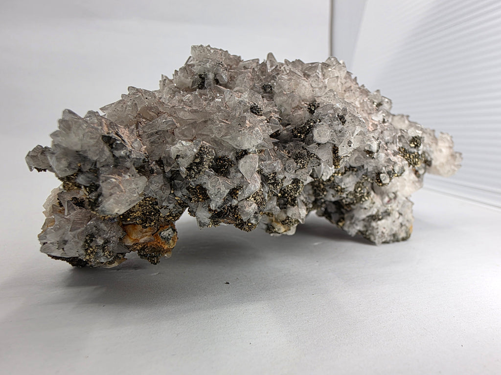 Pyrit mit Calcit 0,732 kg +/- 13x10x5 cm