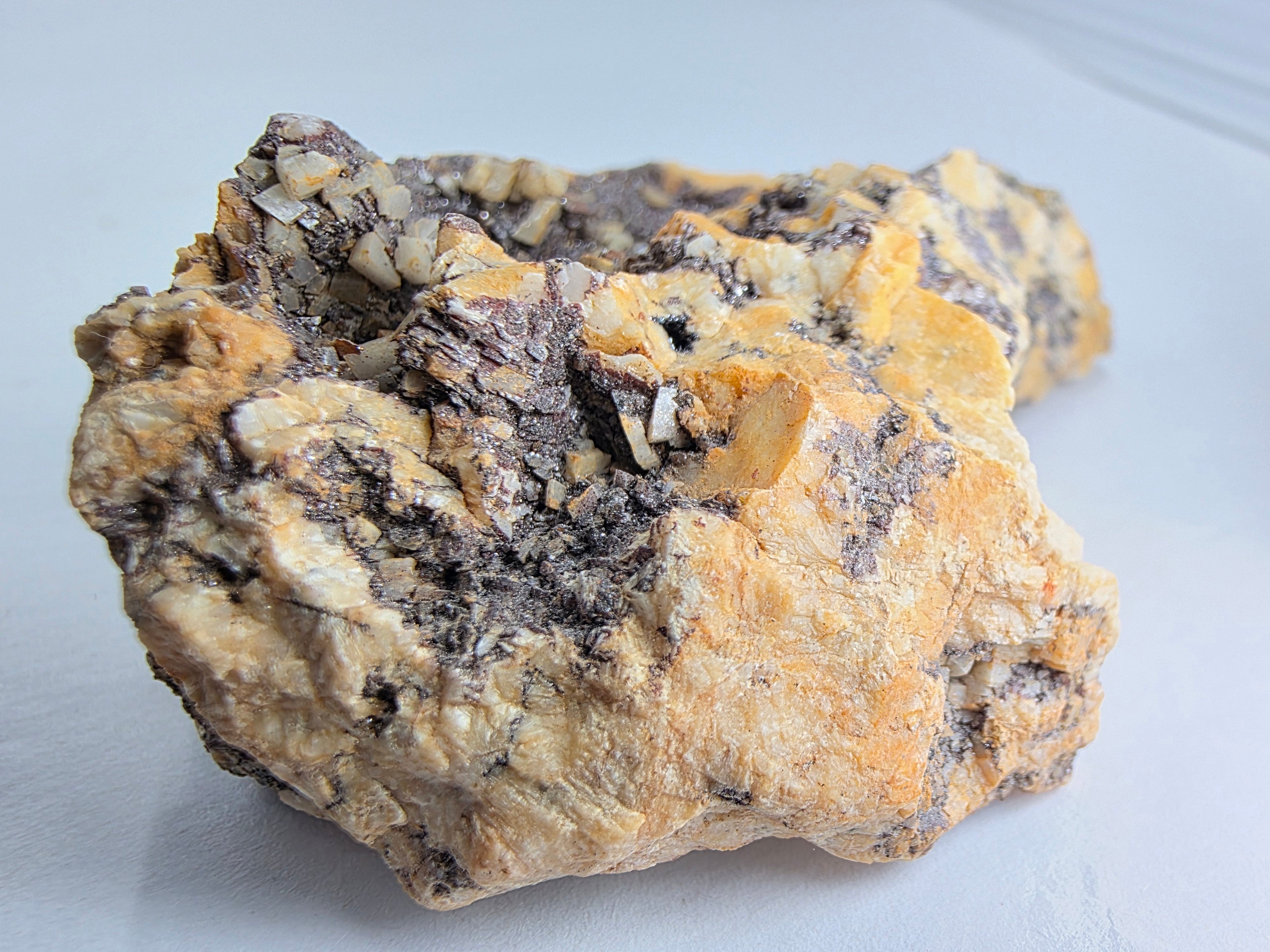 Dolomit mit Eisenglanz 0,093 kg +/- 6x4x2 cm