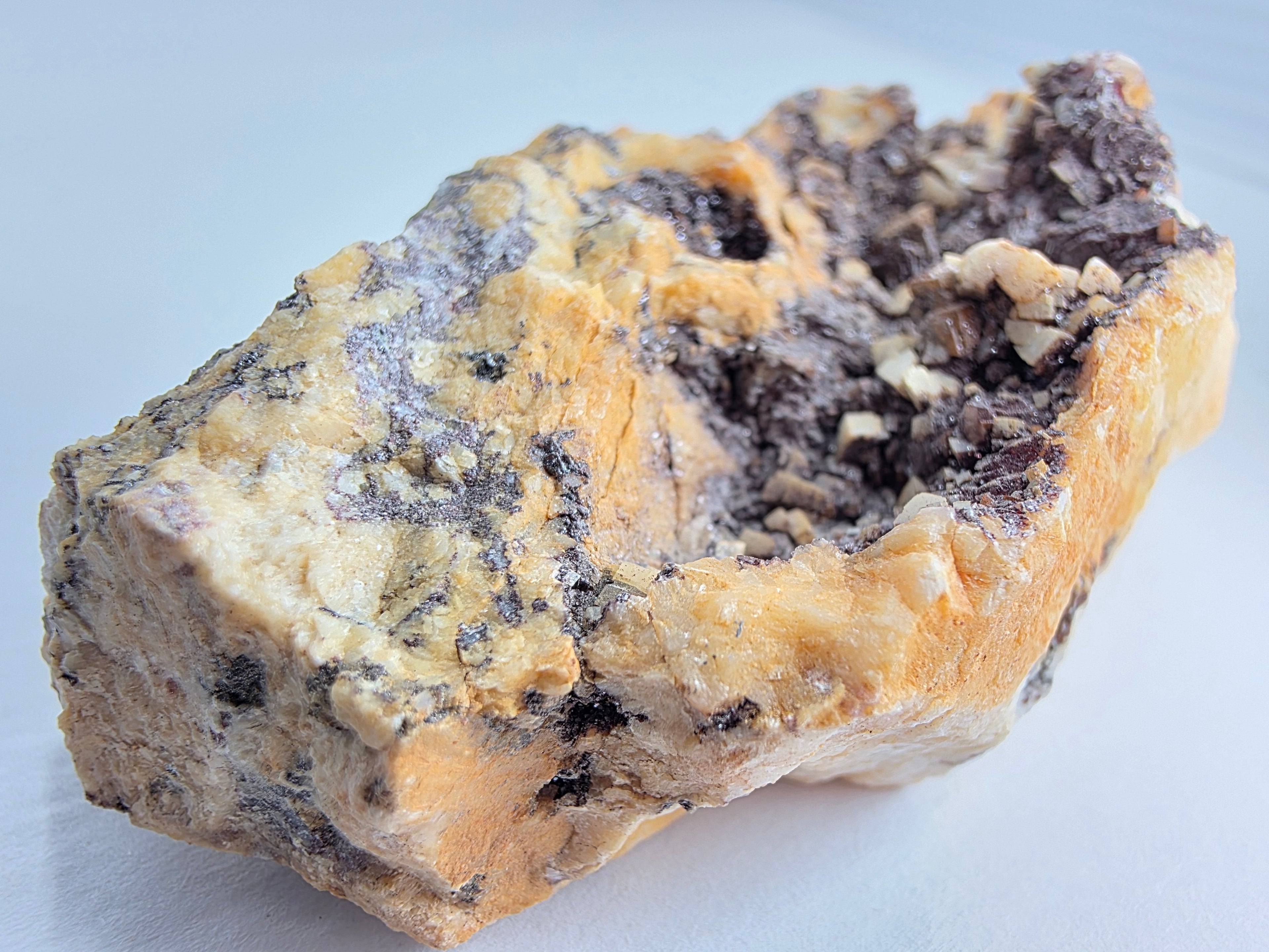 Dolomit mit Eisenglanz 0,093 kg +/- 6x4x2 cm