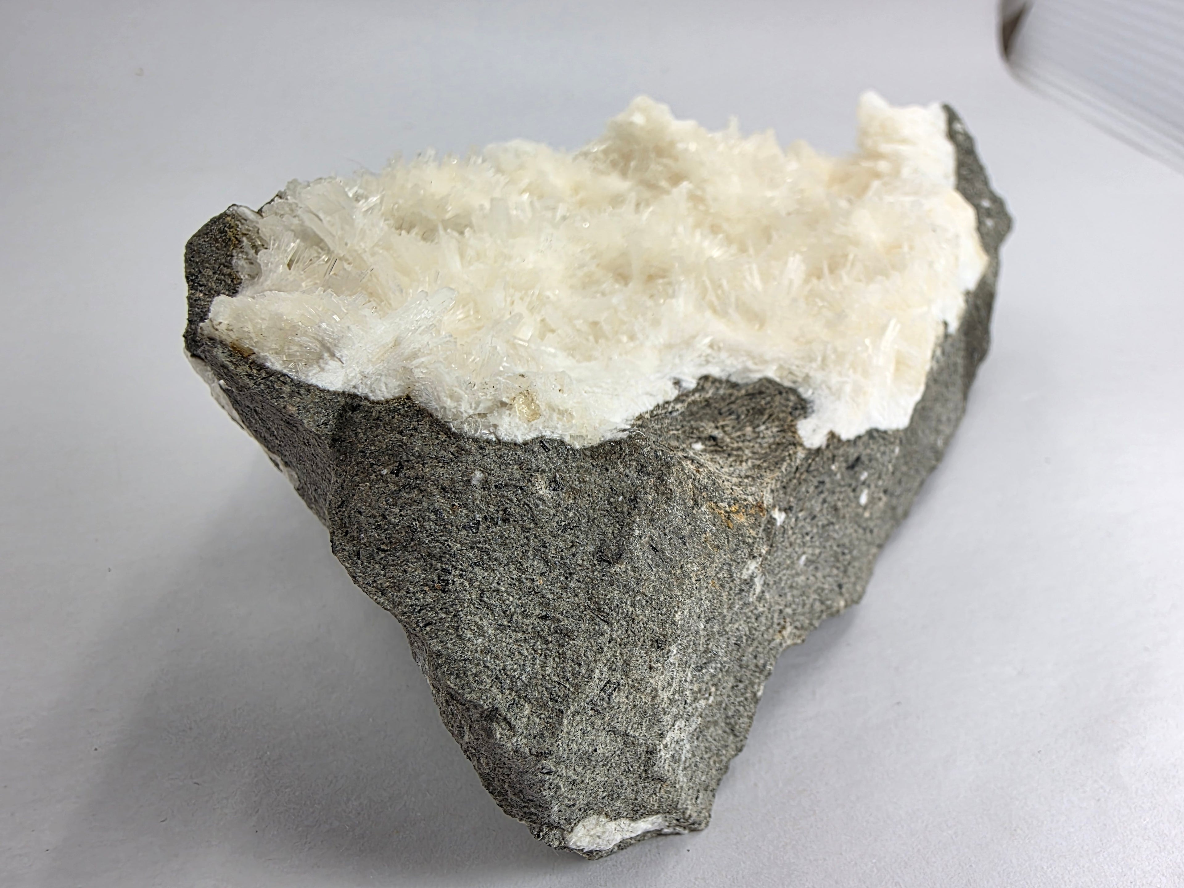 Natrolith 0,5 kg +/- 12x8x3 cm