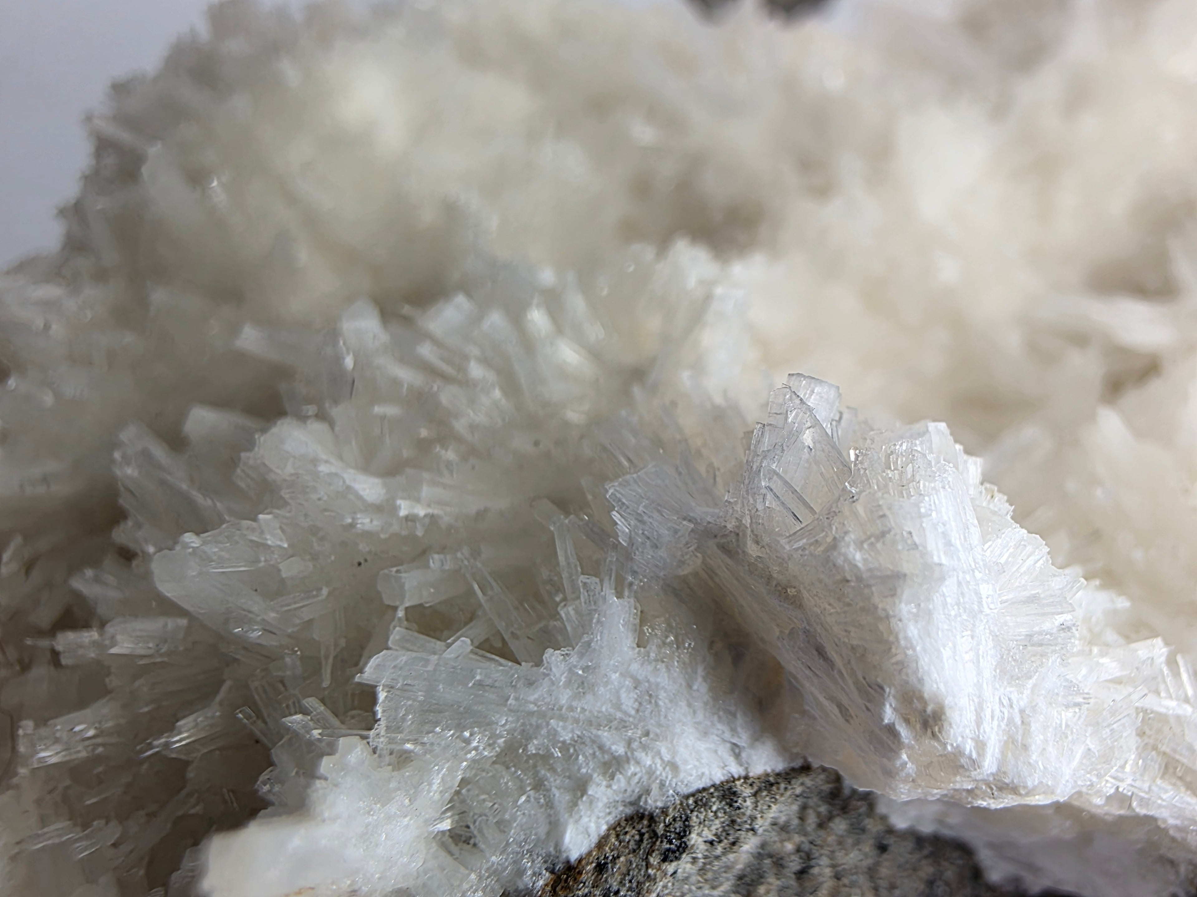Natrolith 0,5 kg +/- 12x8x3 cm