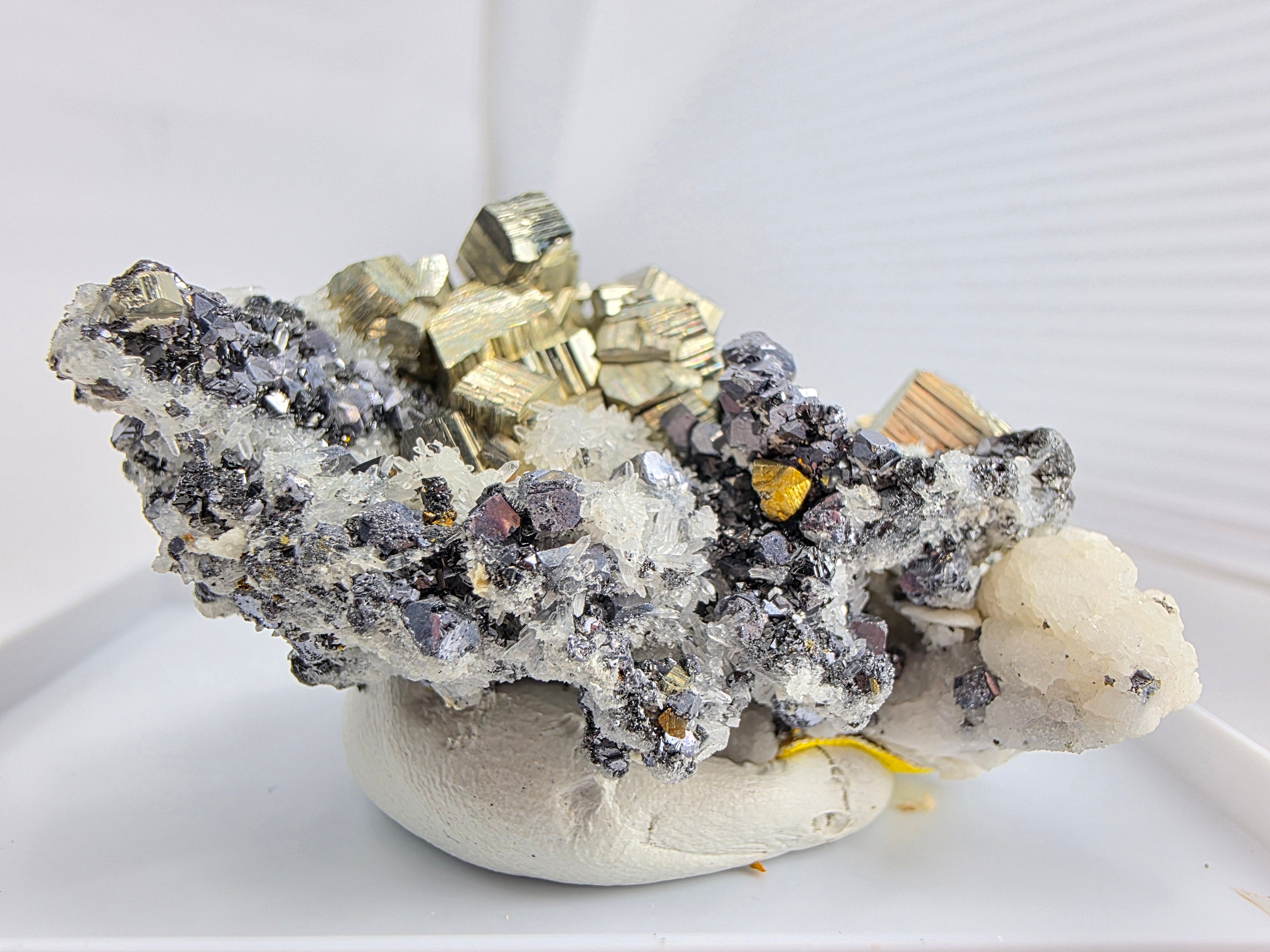 Pyrit mit Sphalerit und Quarz 0,08 kg +/- 6x4x3 cm