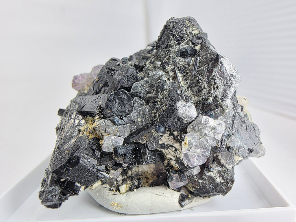 Turmalin mit Hyalith 0,03 kg +/- 4x3,5x4 cm