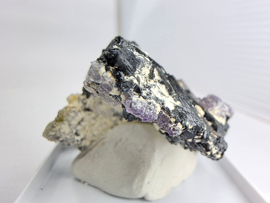 Turmalin mit Hyalith 0,03 kg +/- 4x3,5x4 cm