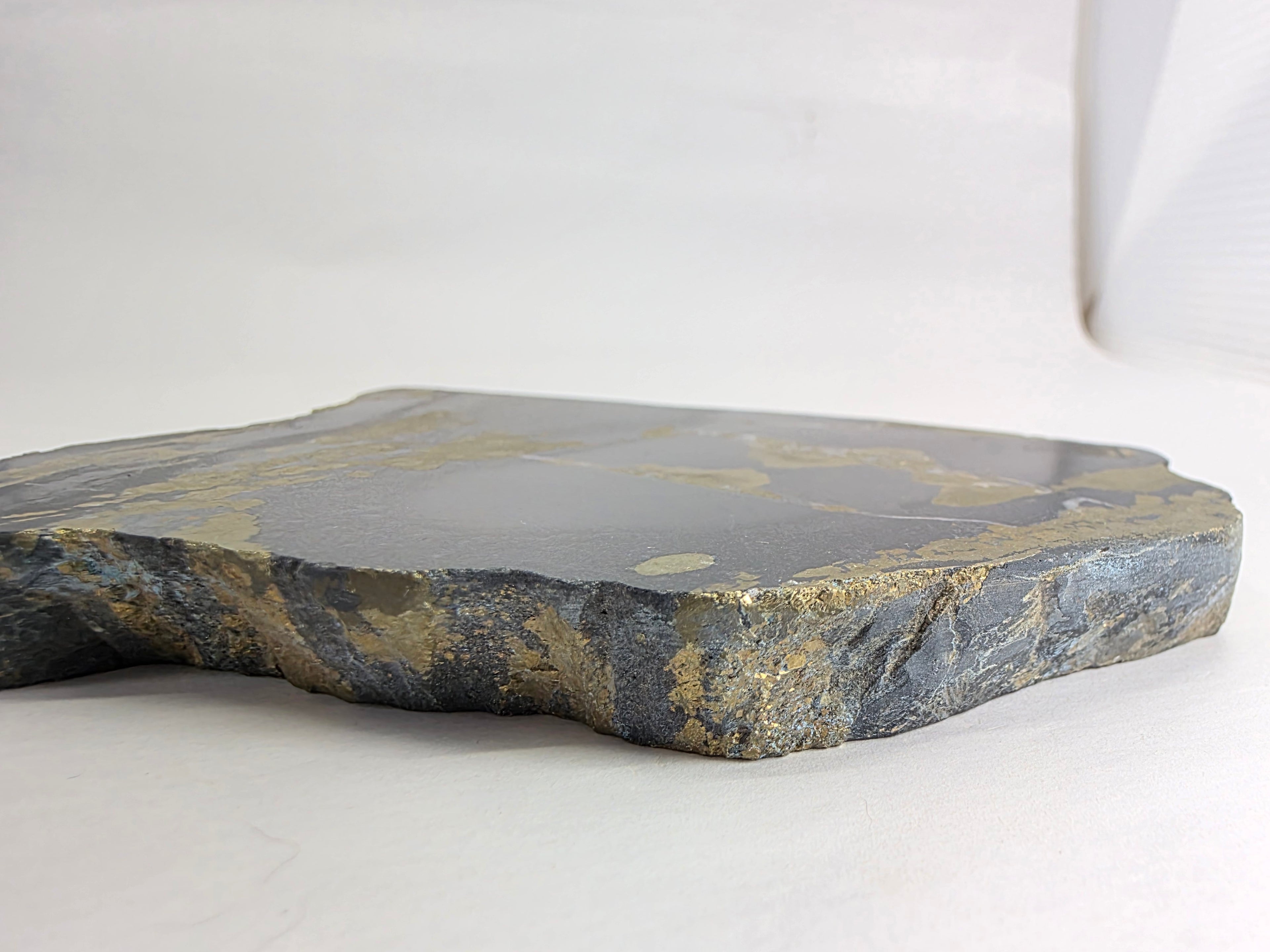 Pyrit im Schiefer 0,291 kg +/- 11x7x1 cm