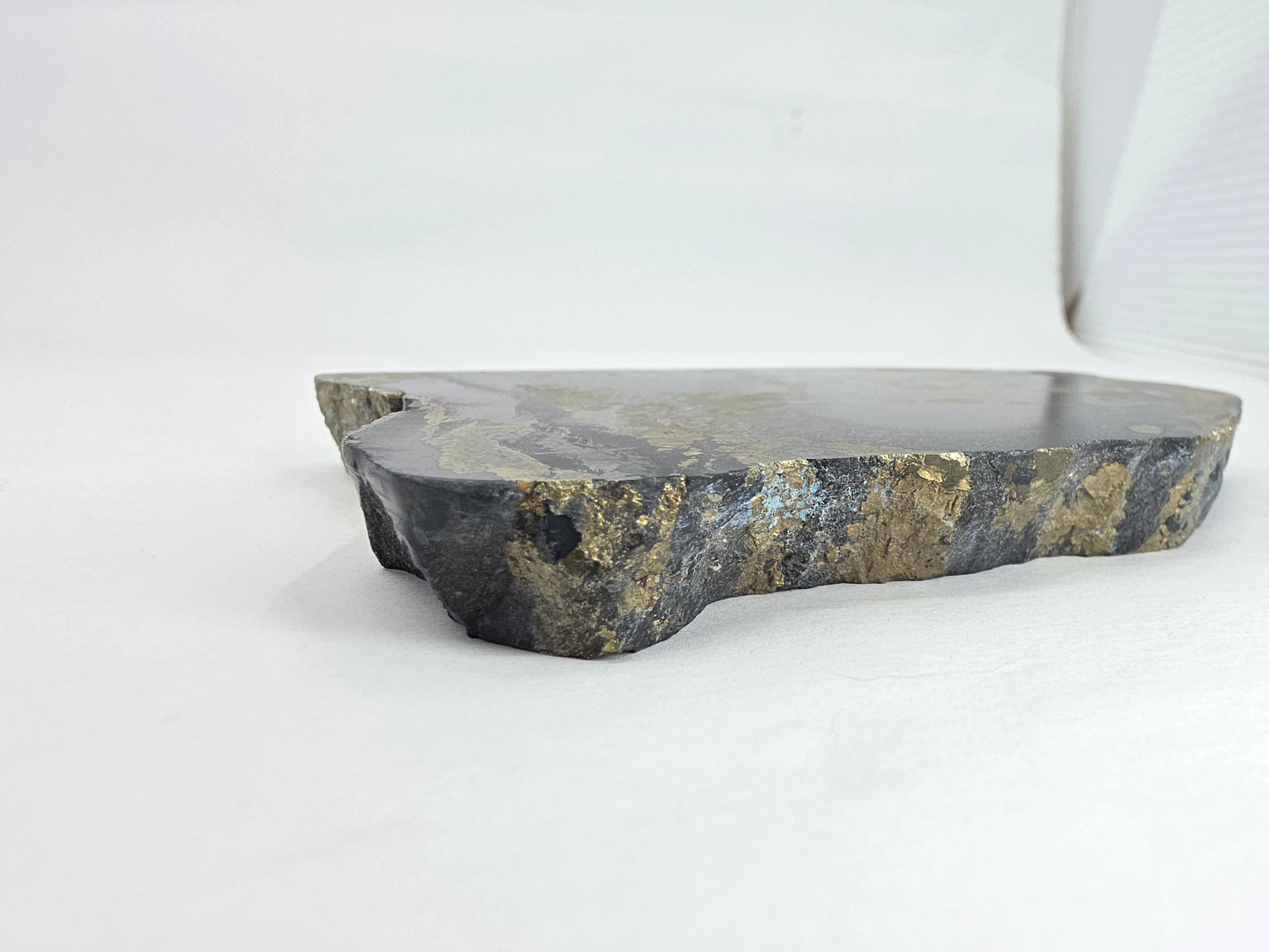 Pyrit im Schiefer 0,291 kg +/- 11x7x1 cm
