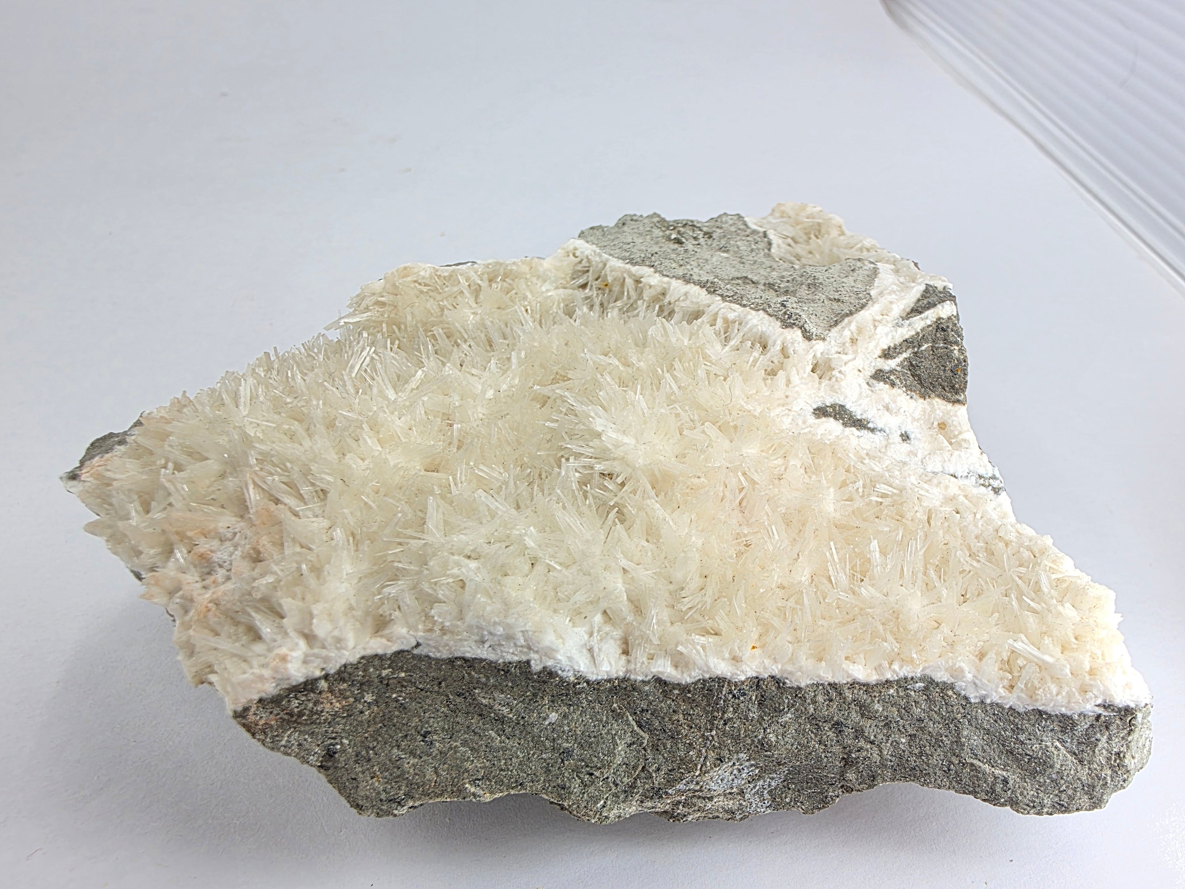 Natrolith 0,464 kg +/- 11x10x4 cm