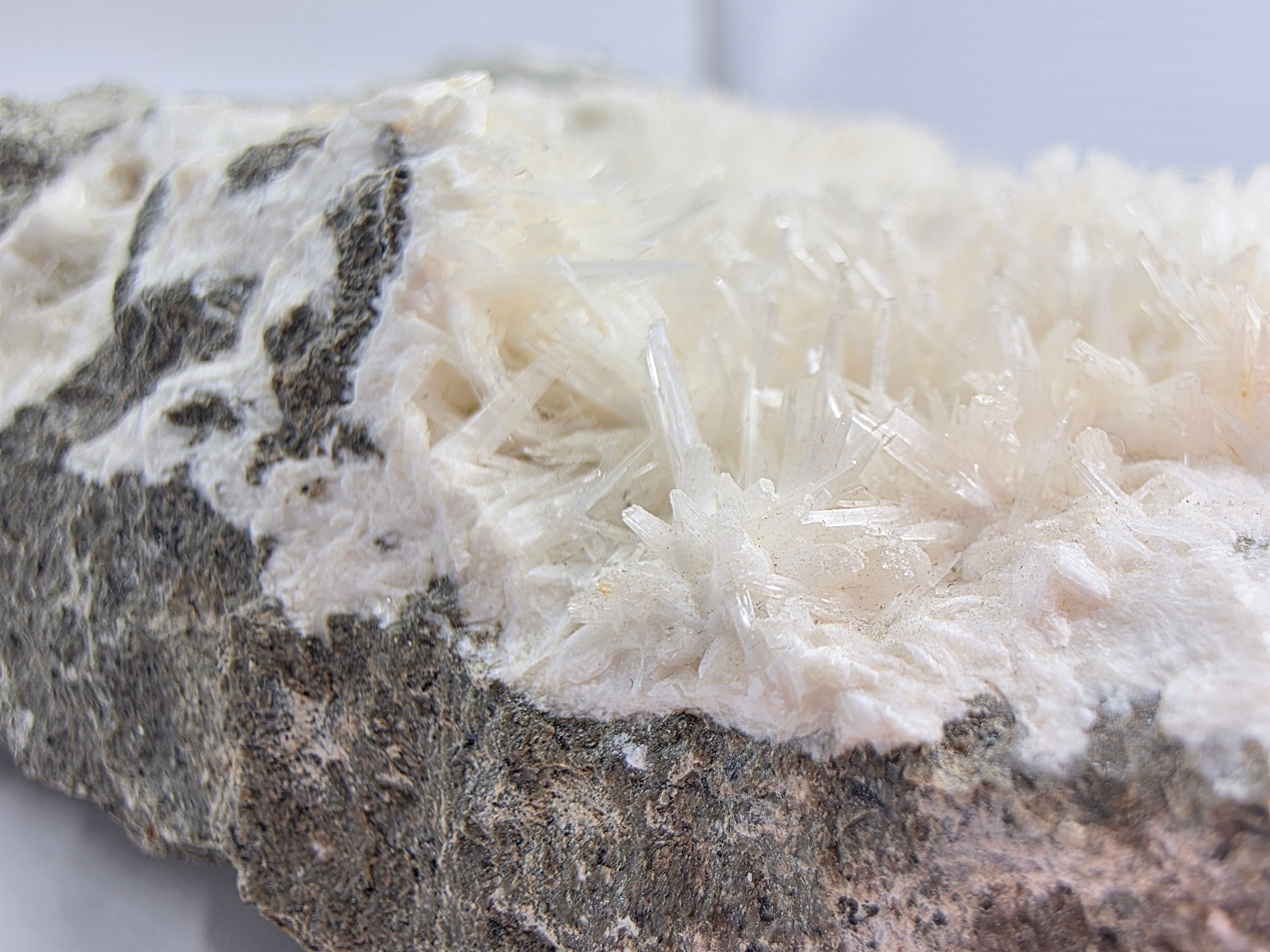 Natrolith 0,464 kg +/- 11x10x4 cm