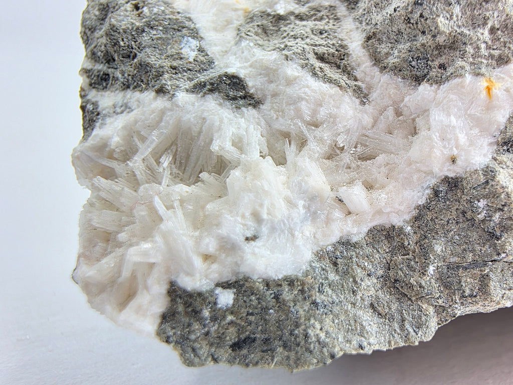 Natrolith 0,464 kg +/- 11x10x4 cm