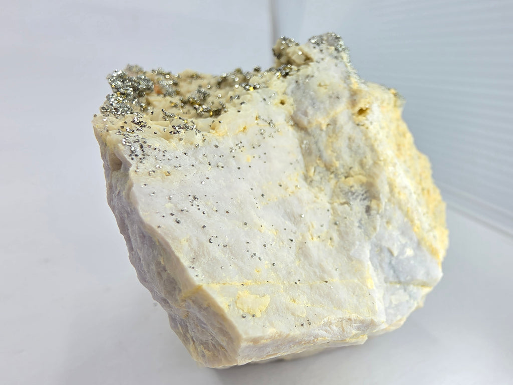 Pyrit, Ankerit auf Quarz 0,375 kg +/- 8x6x6 cm