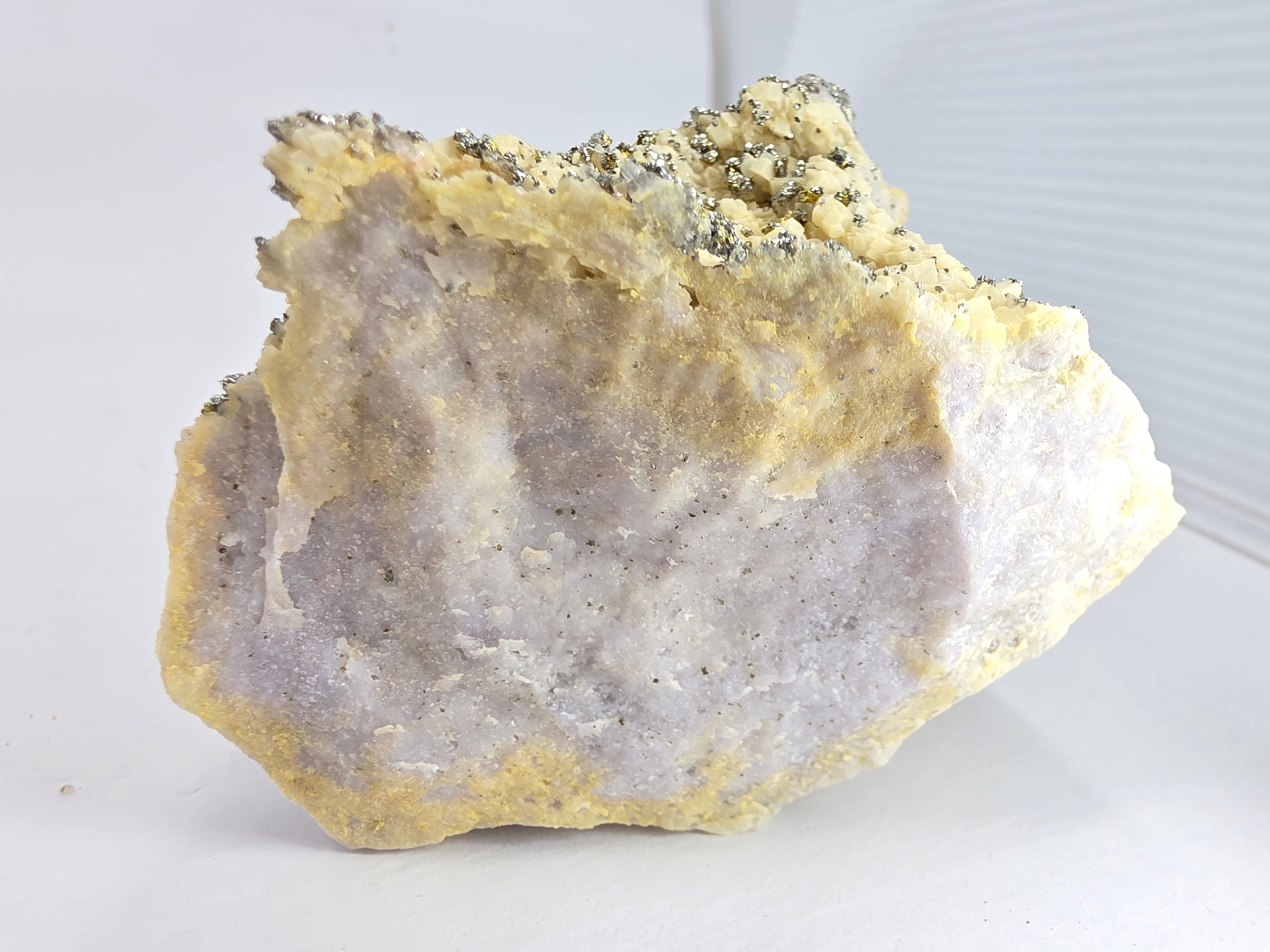 Pyrit, Ankerit auf Quarz 0,375 kg +/- 8x6x6 cm