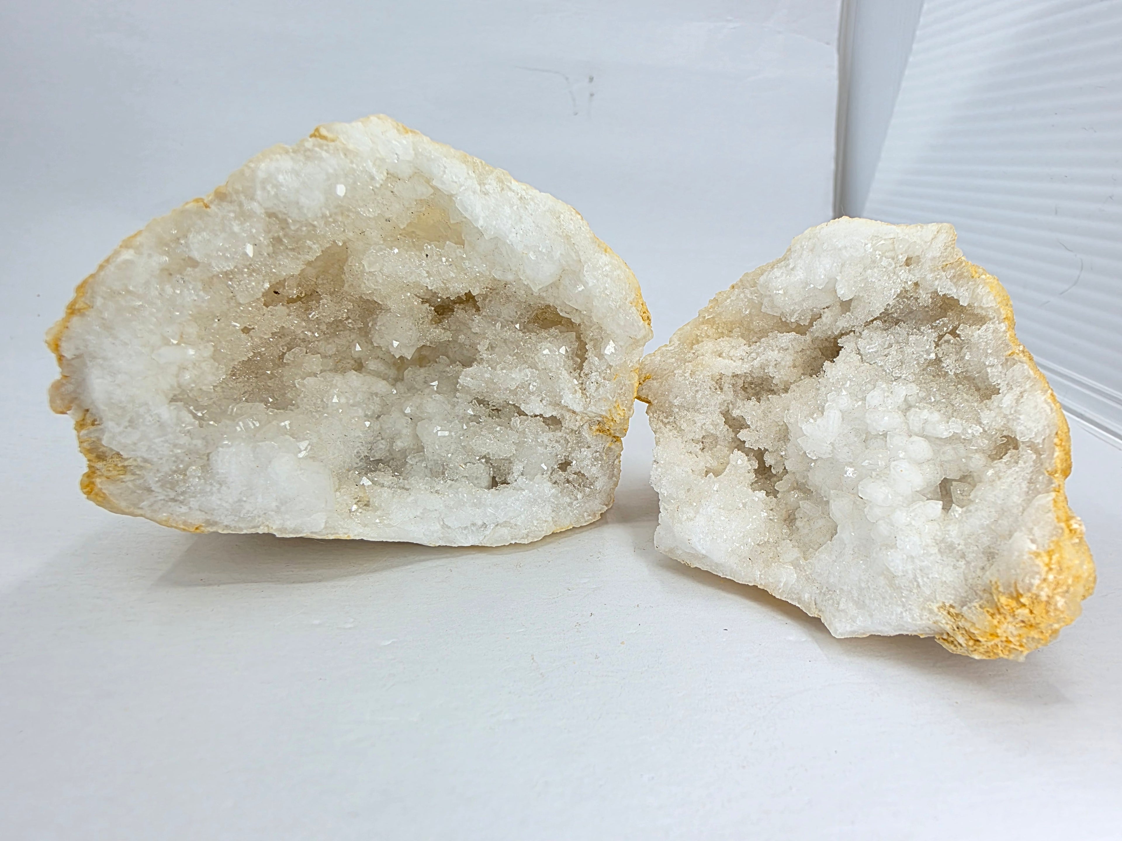 Quarzgeode 0,355 kg +/- geschlossen 10x8x6 cm
