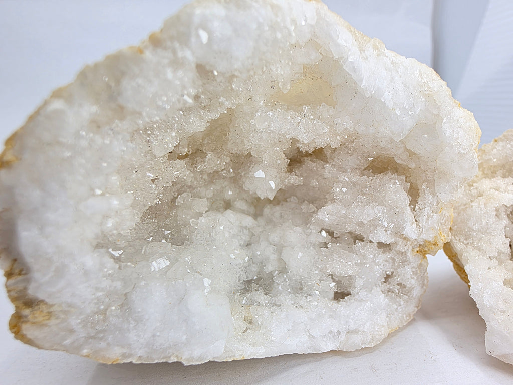 Quarzgeode 0,355 kg +/- geschlossen 10x8x6 cm
