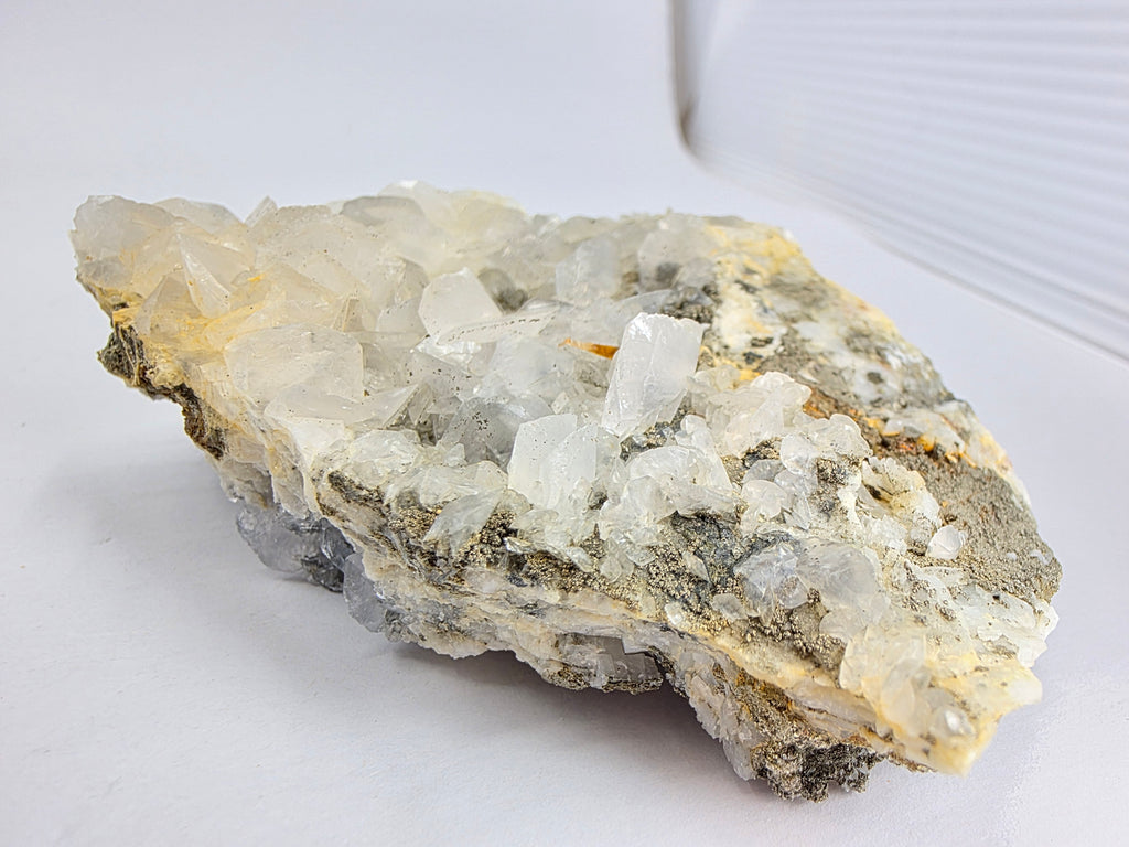 Calcit mit Pyrit 0,174 kg +/- 9x6x2 cm