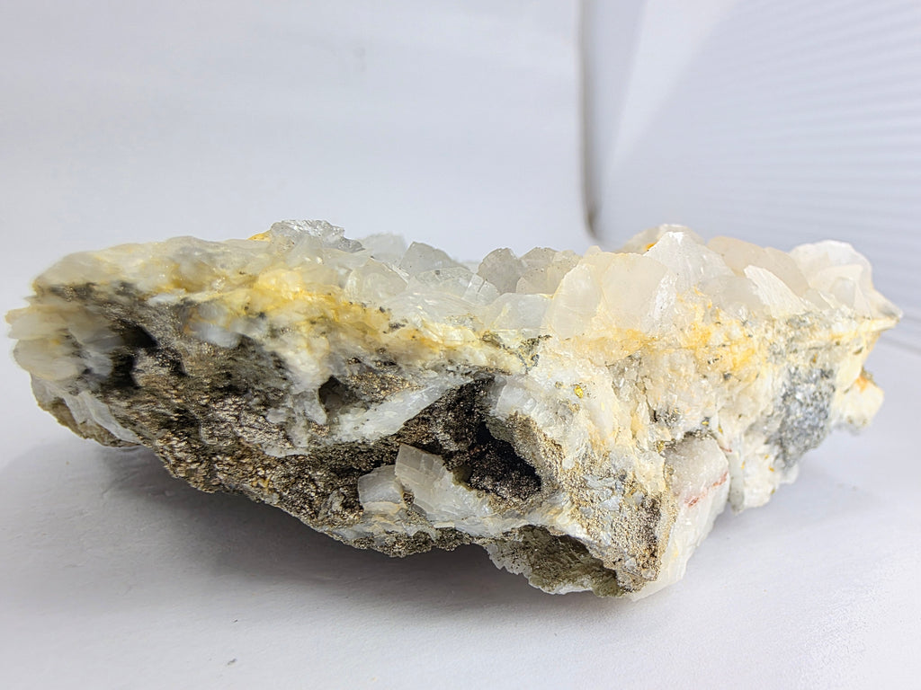 Calcit mit Pyrit 0,174 kg +/- 9x6x2 cm