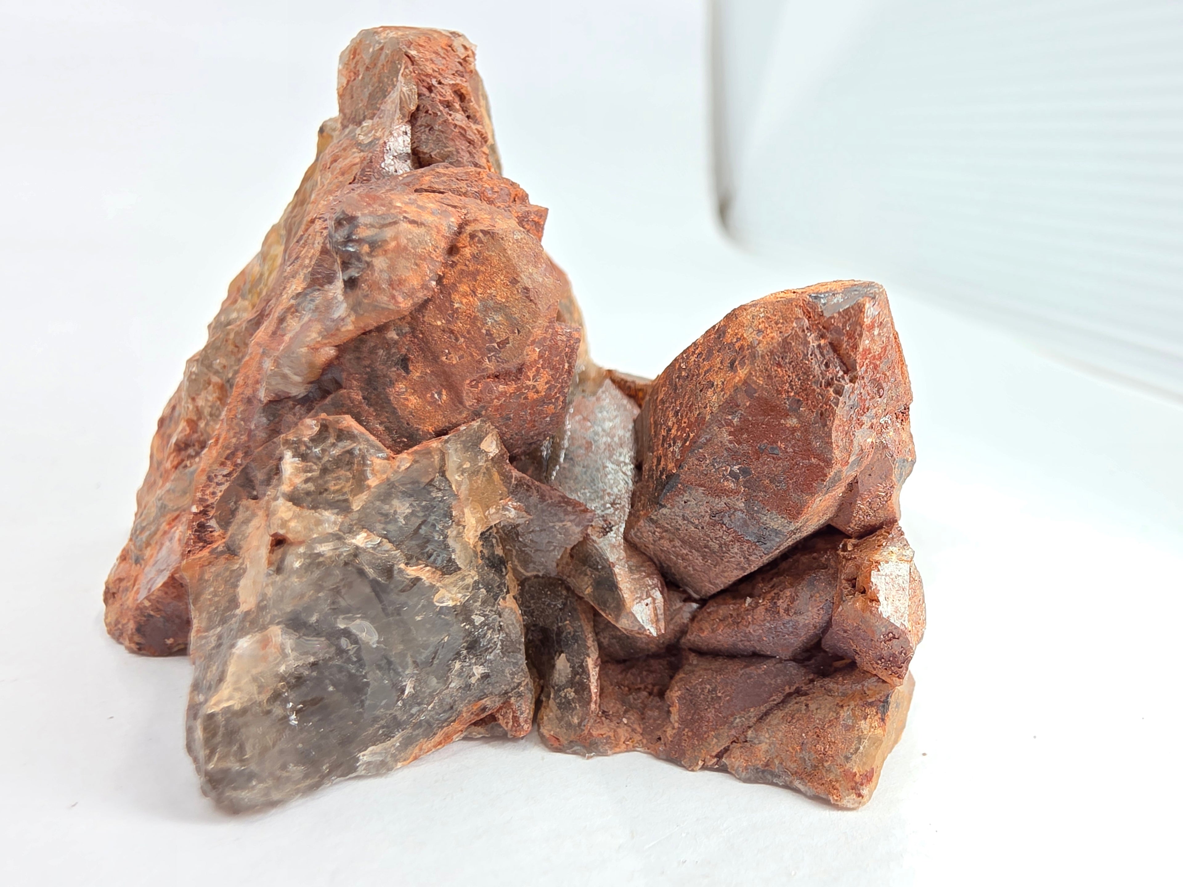 Rauchquarz mit eingeschlossenem Stift 0,119 kg +/- 7x4,5x4,5 cm