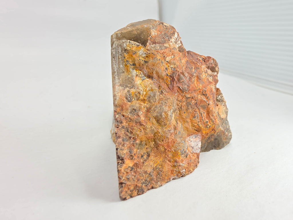 Rauchquarz mit eingeschlossenem Stift 0,119 kg +/- 7x4,5x4,5 cm