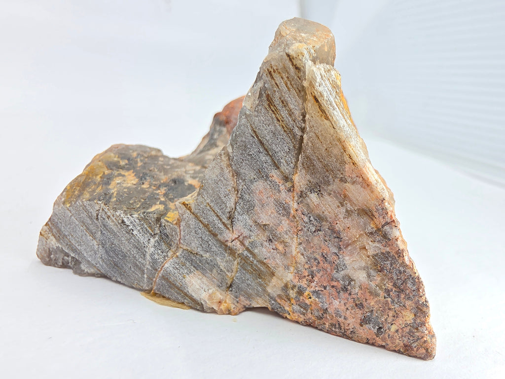 Rauchquarz mit eingeschlossenem Stift 0,119 kg +/- 7x4,5x4,5 cm