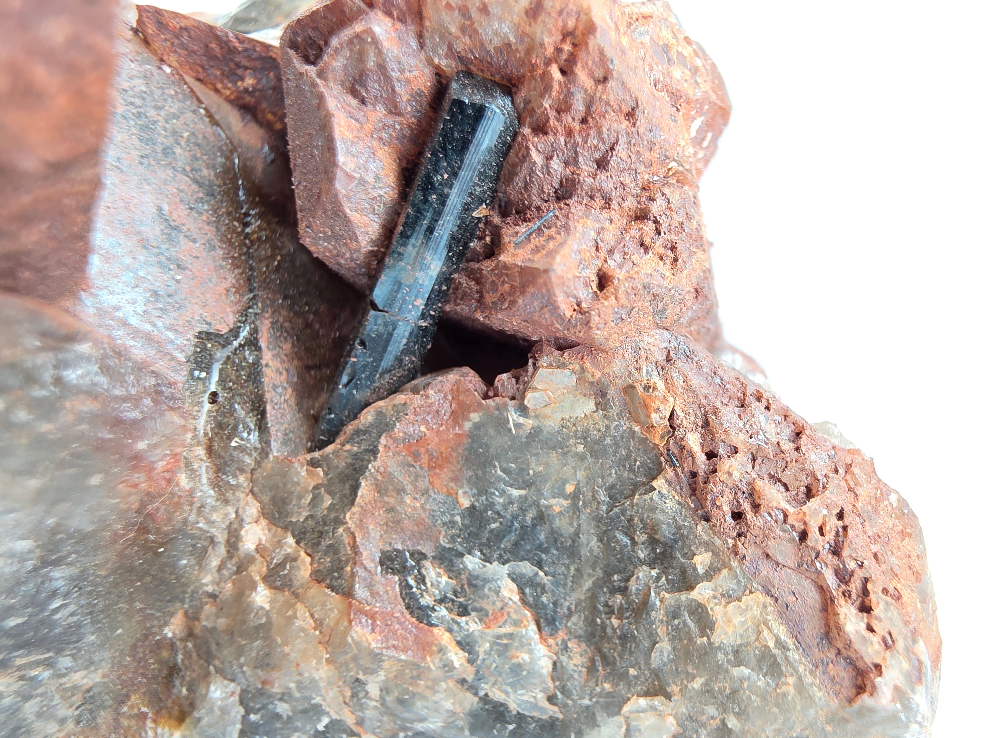 Rauchquarz mit eingeschlossenem Stift 0,119 kg +/- 7x4,5x4,5 cm