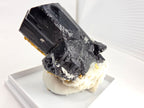 Hyalith auf Turmalin 0,07 kg +/- 3x5x4 cm
