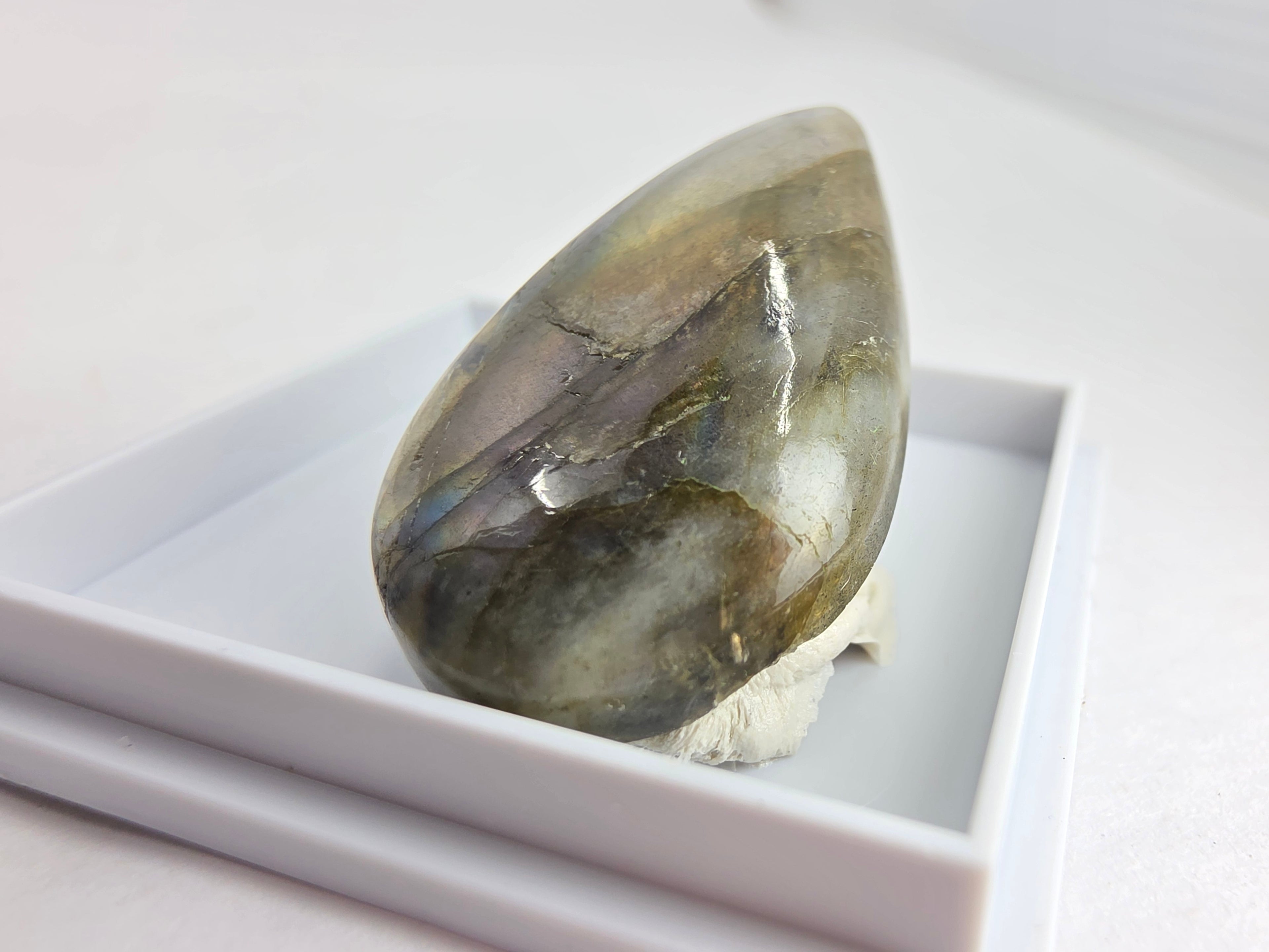 Labradorit (Spektrolith) 0,001 kg +/- 3x1,5x0,5 cm