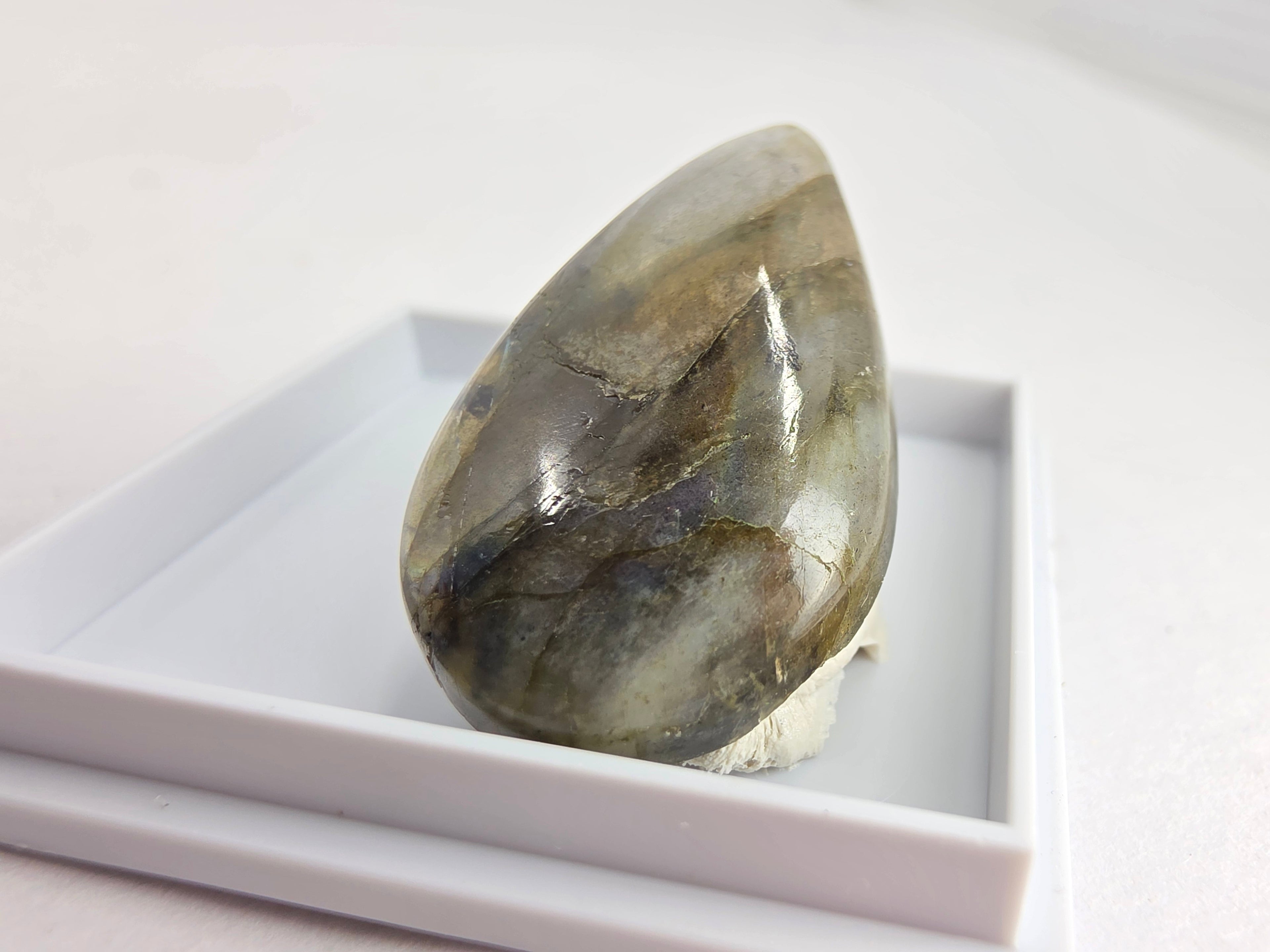 Labradorit (Spektrolith) 0,001 kg +/- 3x1,5x0,5 cm