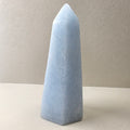 Calcit blau Obelisk 0,95 kg +/- 18x7x7 cm