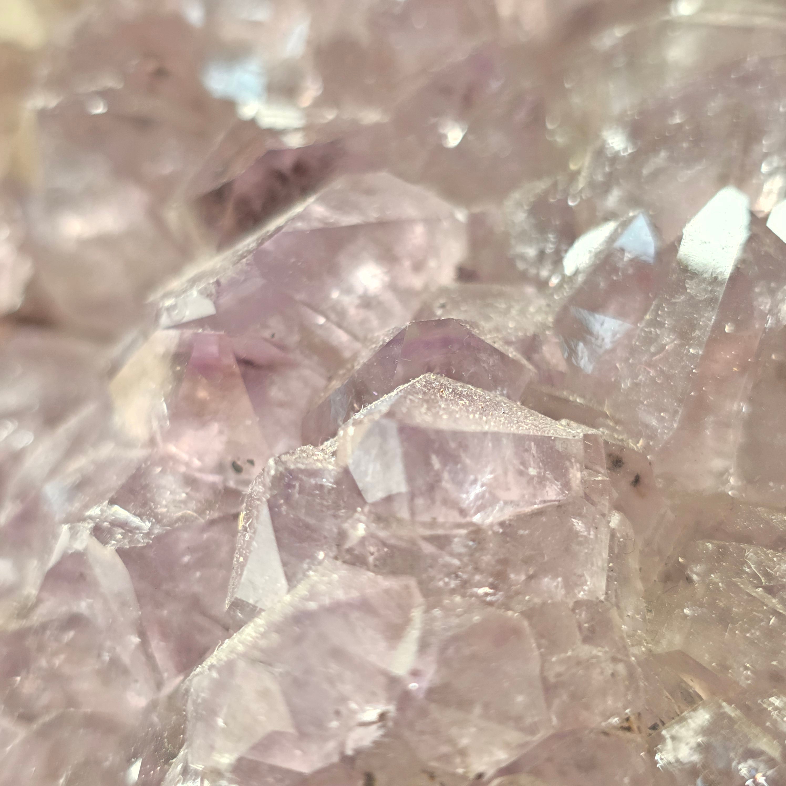 Amethyst 1,772 kg +/- 9,5x10x16,5 cm
