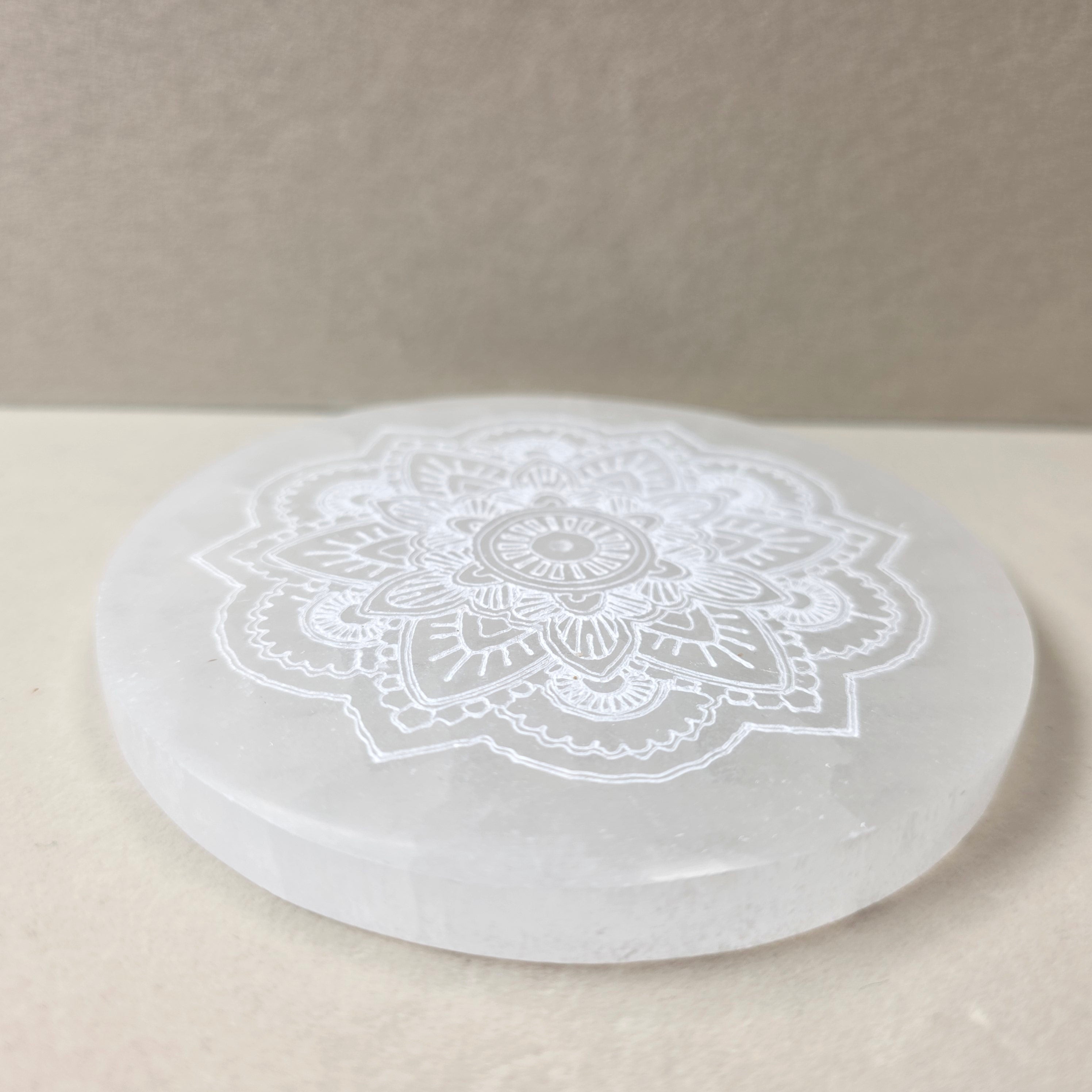 Selenit Räucherstäbchenhalter Mandala rund Ø 12 cm