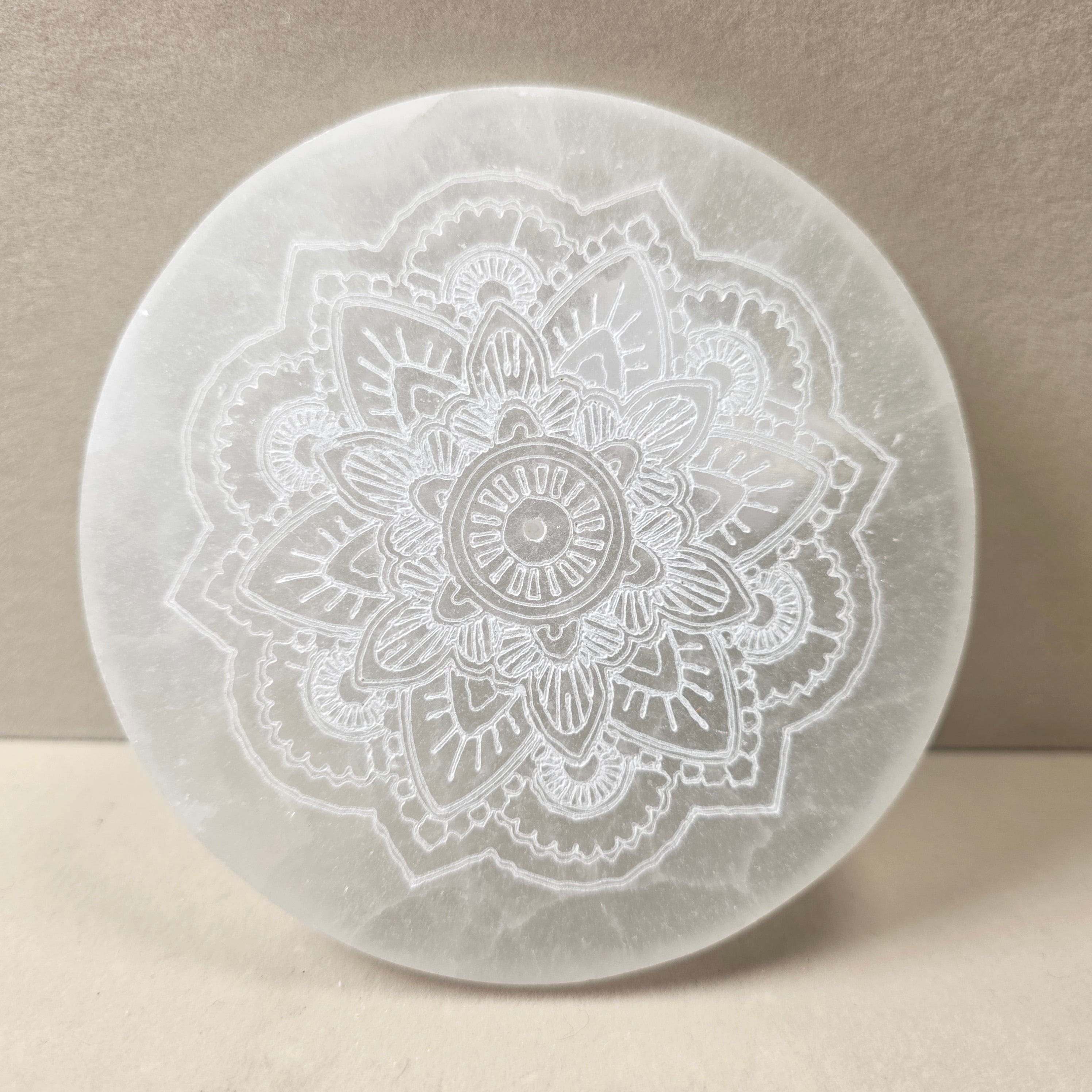 Selenit Räucherstäbchenhalter Mandala rund Ø 12 cm