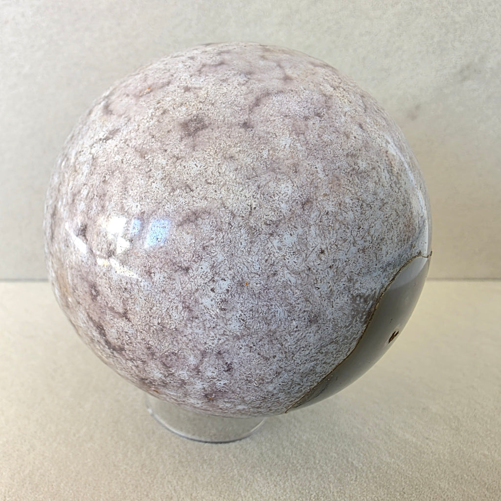 Amethyst Kugel – handgeschliffen +/- 0,67 kg Ø 7,8 cm