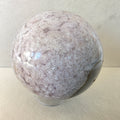 Amethyst Kugel – handgeschliffen +/- 0,67 kg Ø 7,8 cm