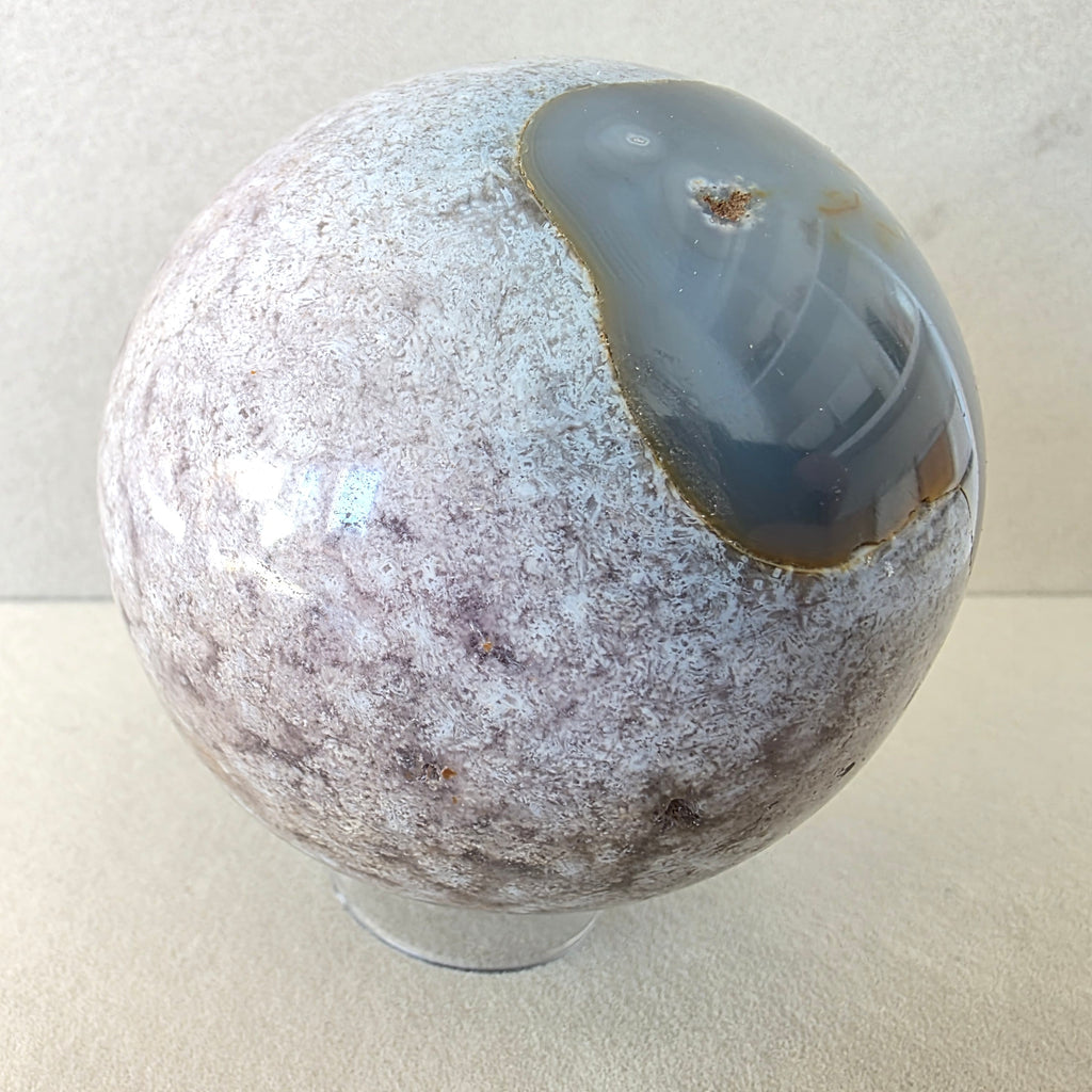 Amethyst Kugel – handgeschliffen +/- 0,67 kg Ø 7,8 cm