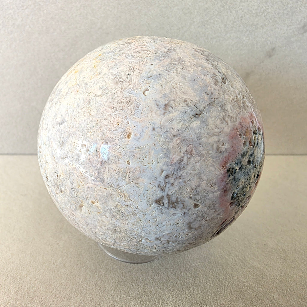 Amethyst Kugel – handgeschliffen +/- 0,52 kg Ø 7,4 cm