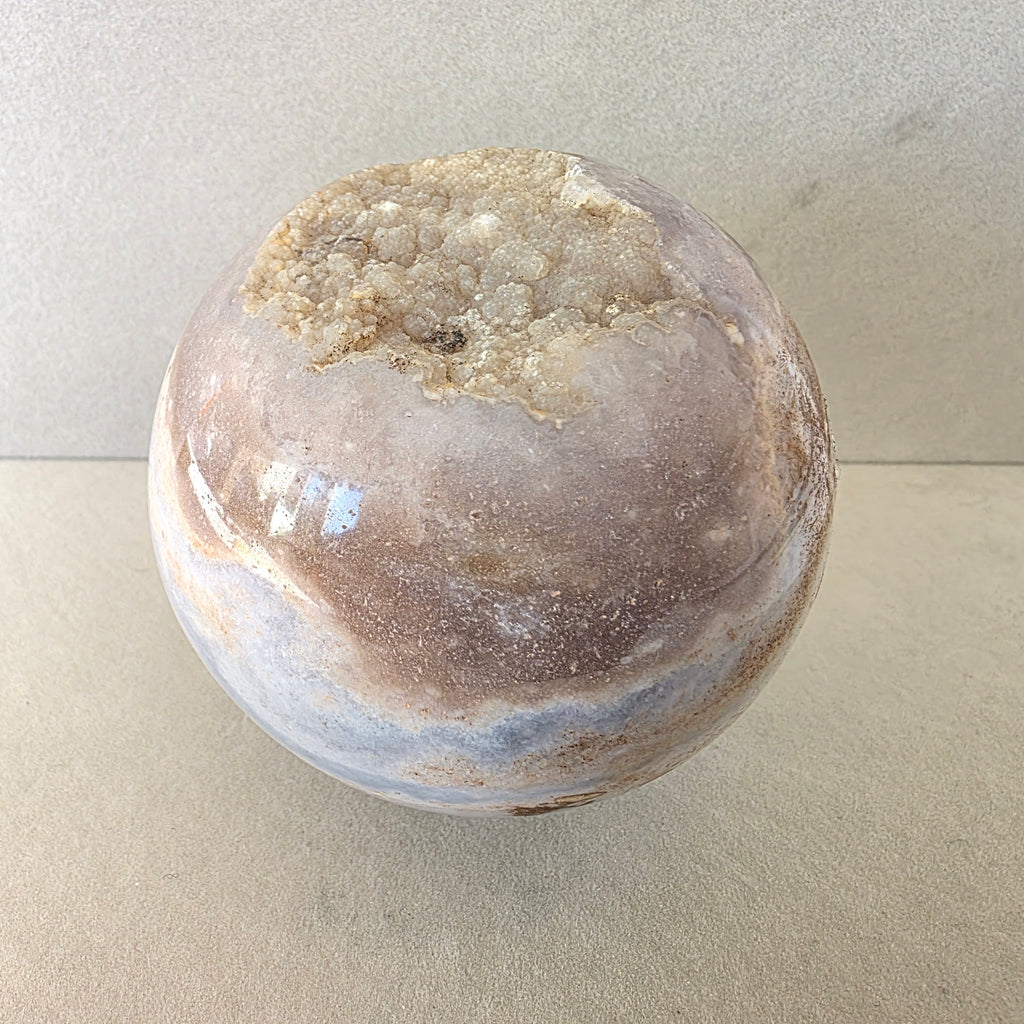 Amethyst Kugel – handgeschliffen +/- 0,88 kg Ø 8,7 cm