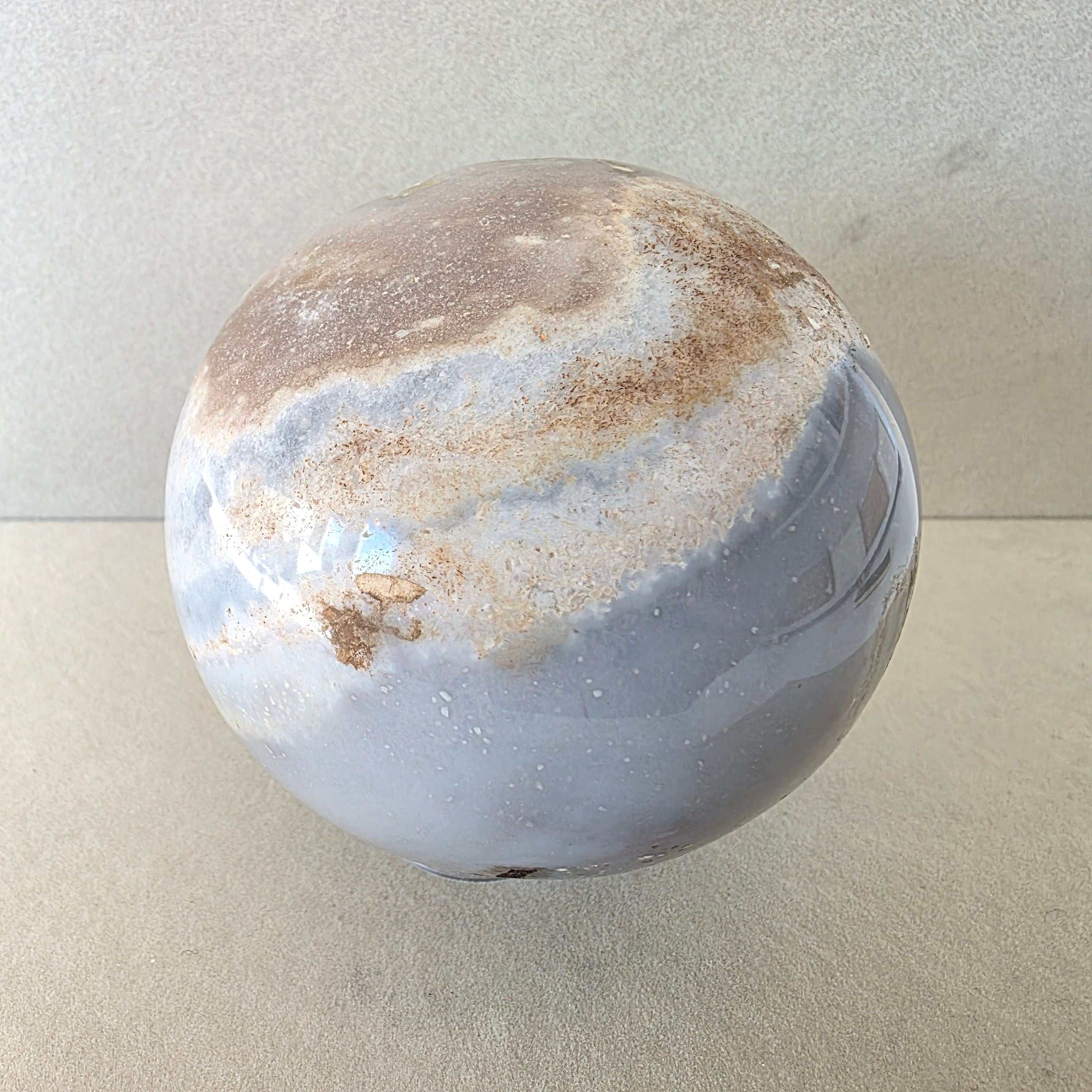 Amethyst Kugel – handgeschliffen +/- 0,88 kg Ø 8,7 cm