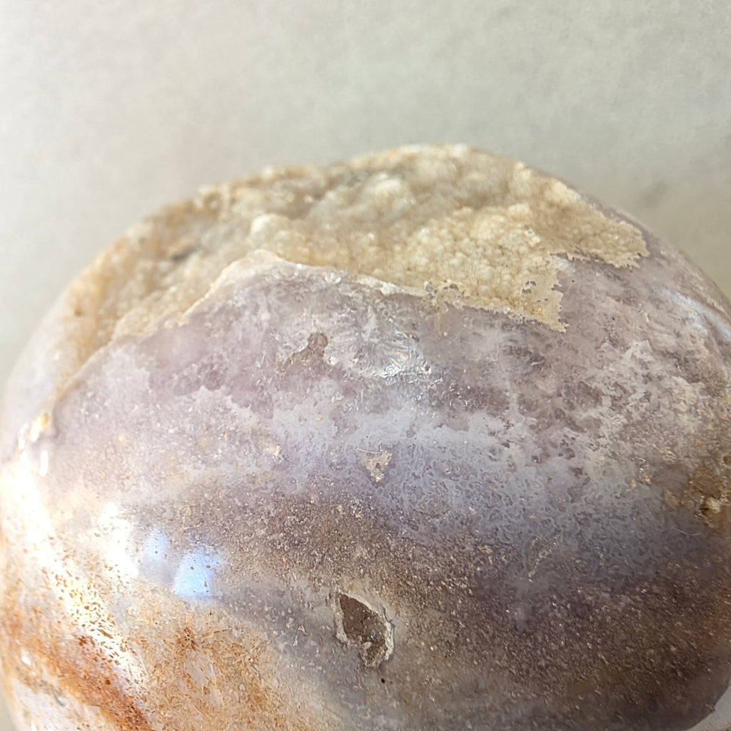 Amethyst Kugel – handgeschliffen +/- 0,88 kg Ø 8,7 cm