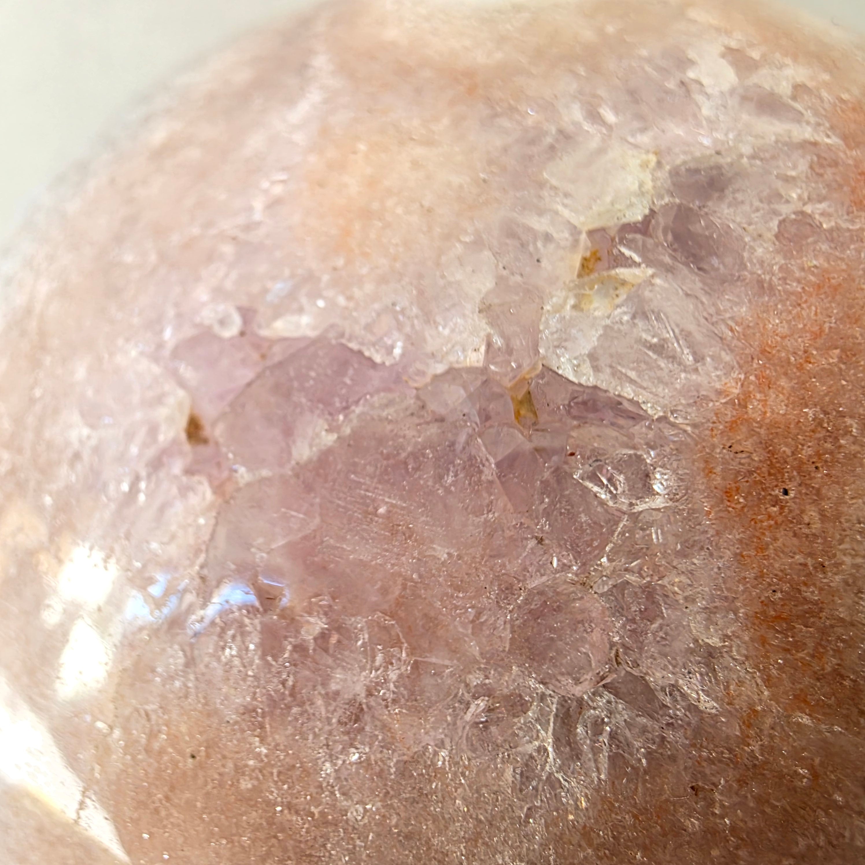 Amethyst Kugel – handgeschliffen +/- 1,27 kg Ø 9,5 cm
