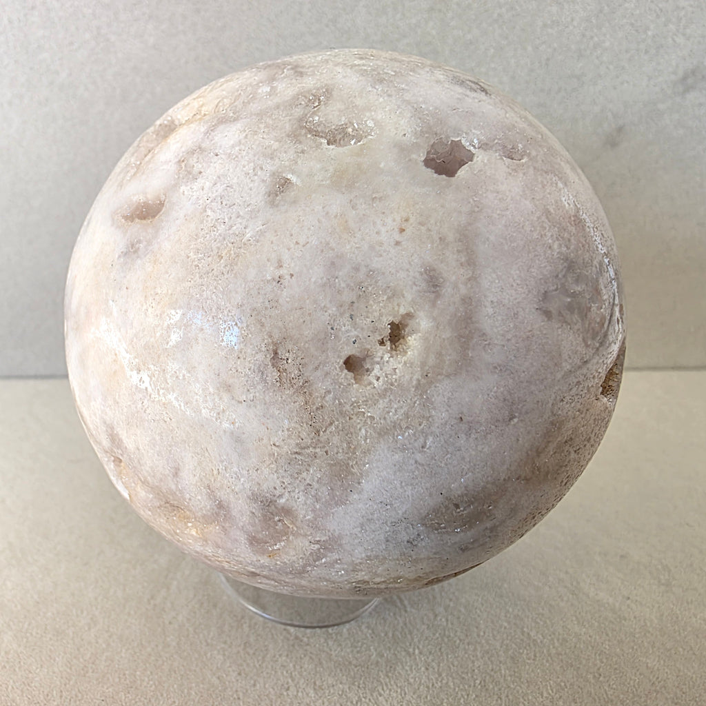 Amethyst Kugel – handgeschliffen +/- 0,63 kg Ø 7,9 cm
