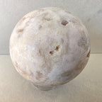 Amethyst Kugel – handgeschliffen +/- 0,63 kg Ø 7,9 cm
