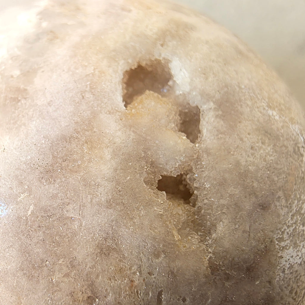 Amethyst Kugel – handgeschliffen +/- 0,63 kg Ø 7,9 cm