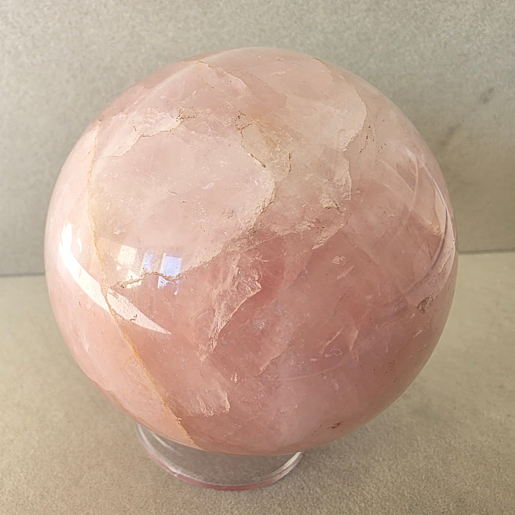Rosenquarz Kugel – handgeschliffen +/- 0,76 kg Ø 8,1 cm