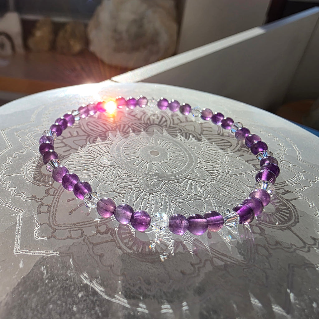 Amethyst & Kristall – handgefertigtes Reiki-Kugelarmband +/- 4 mm