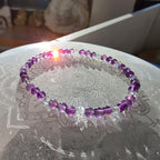 Amethyst & Kristall – handgefertigtes Reiki-Kugelarmband +/- 4 mm