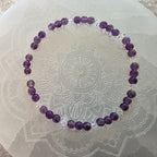 Amethyst & Kristall – handgefertigtes Reiki-Kugelarmband +/- 4 mm