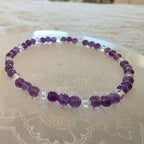 Amethyst & Kristall – handgefertigtes Reiki-Kugelarmband +/- 4 mm